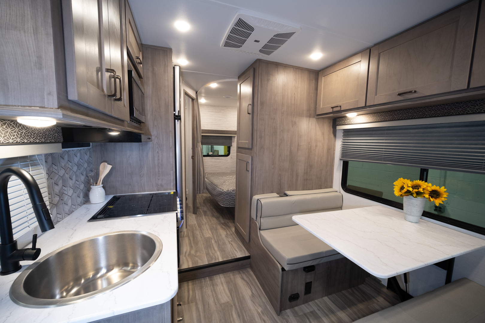 Gulf Stream Conquest Class C 6220 Image