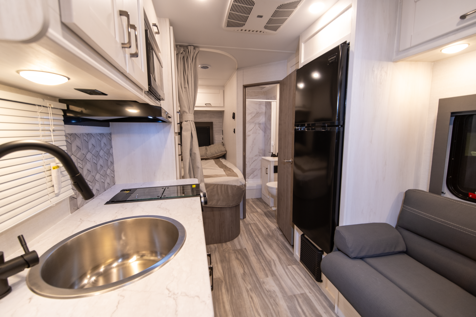 Gulf Stream Conquest Class C 4237 Image