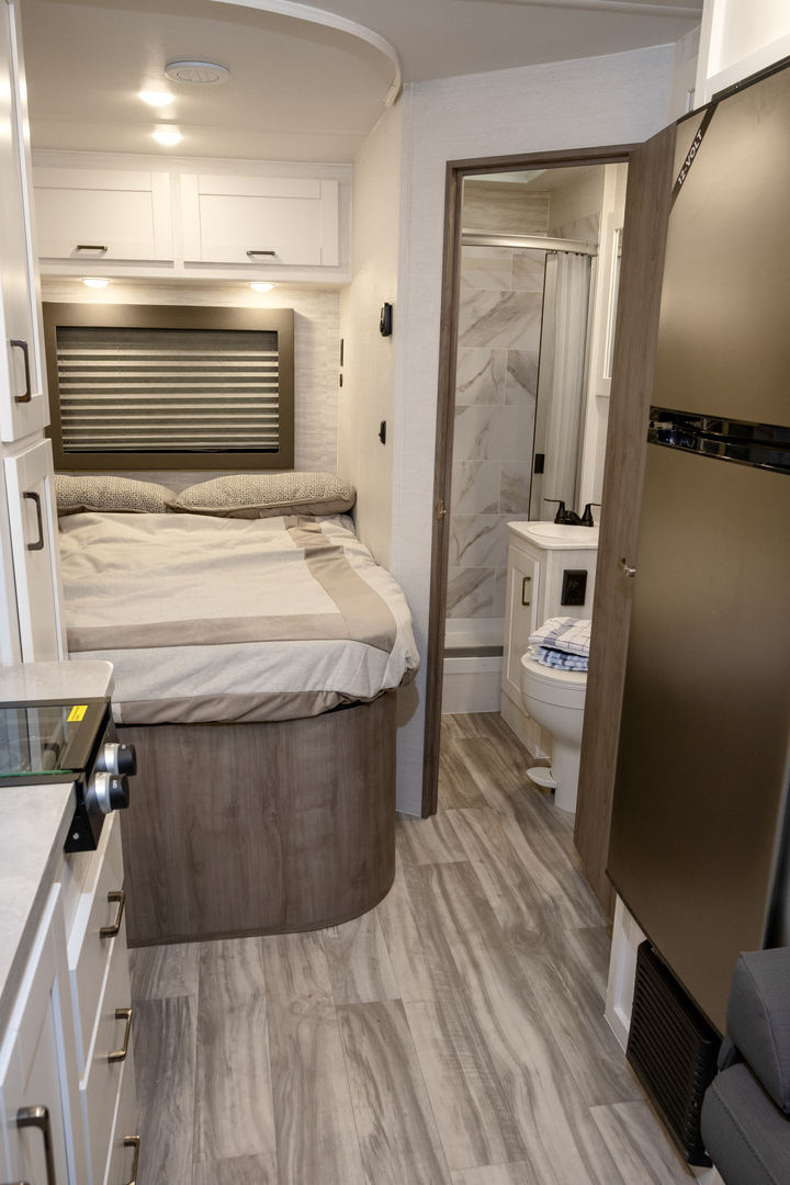 Gulf Stream Conquest Class C 4237 Image