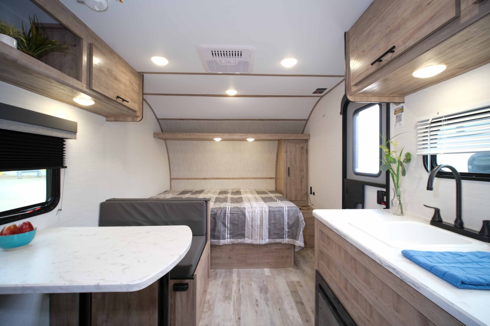 Gulf Stream Enlighten 17BH Image