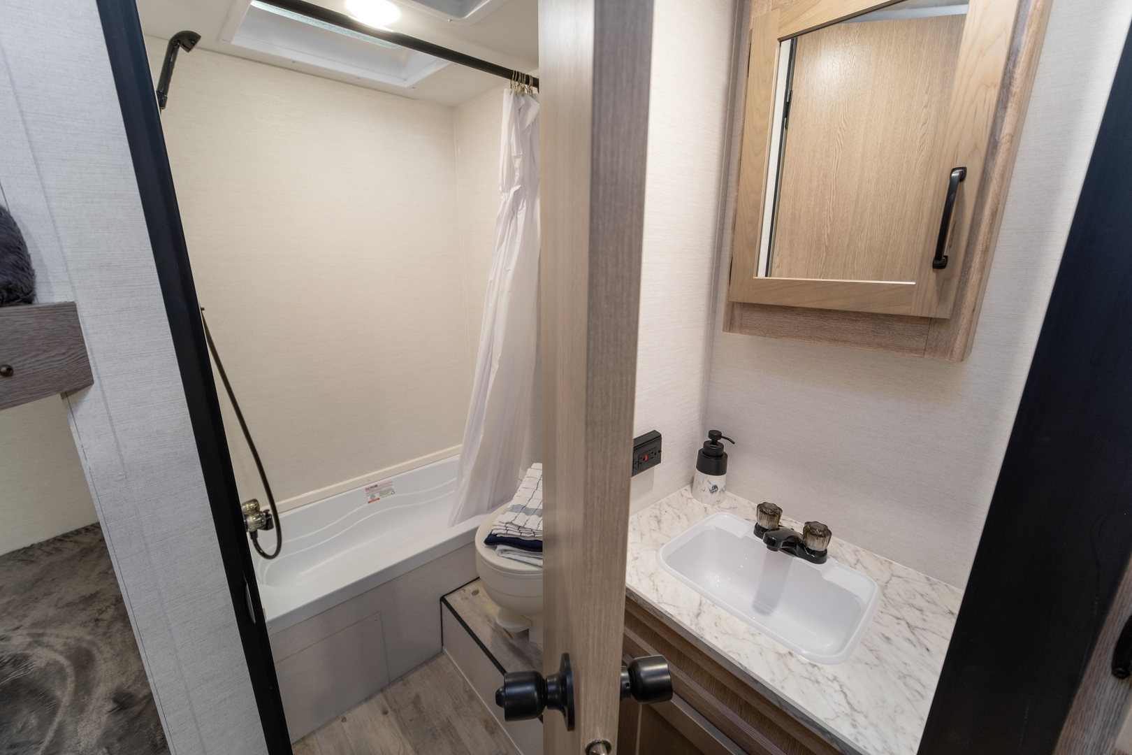 Gulf Stream Enlighten 25BH Image