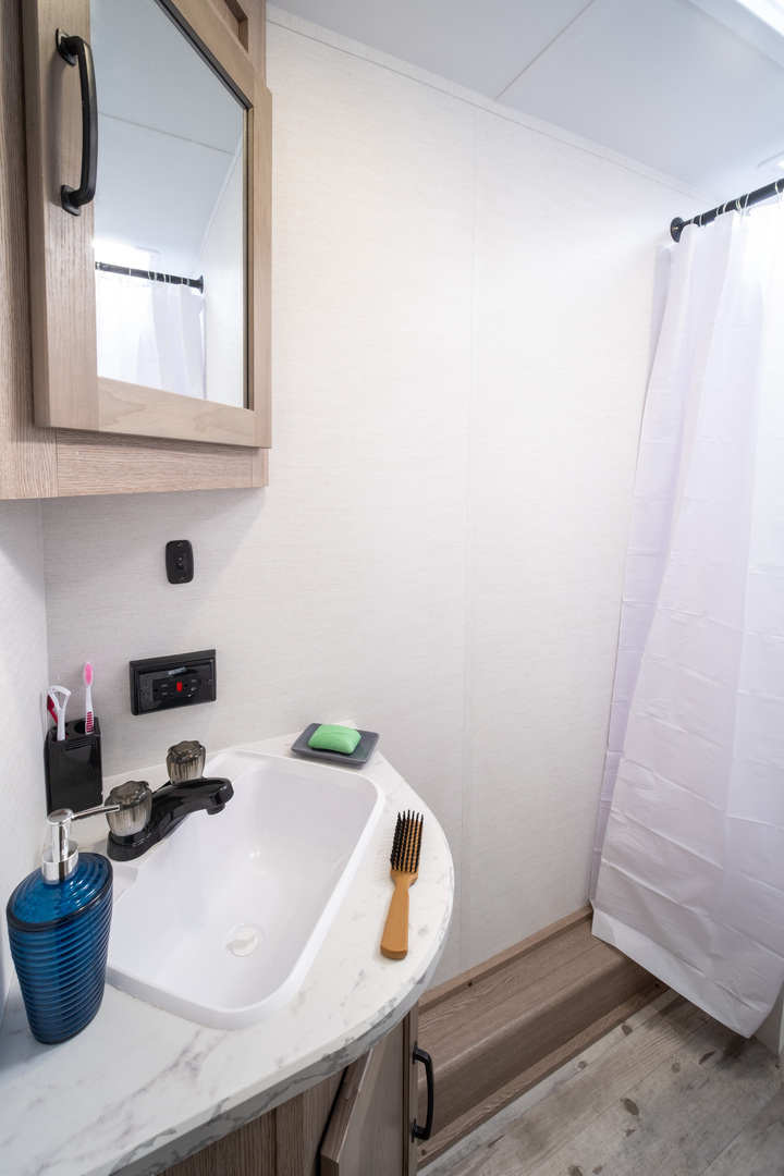 Gulf Stream Enlighten 27BHS Image