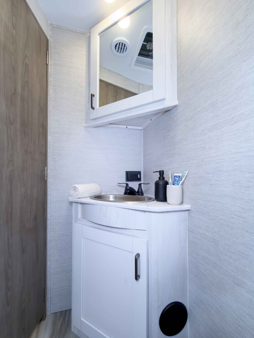 Gulf Stream Conquest Class C 6220LE Image