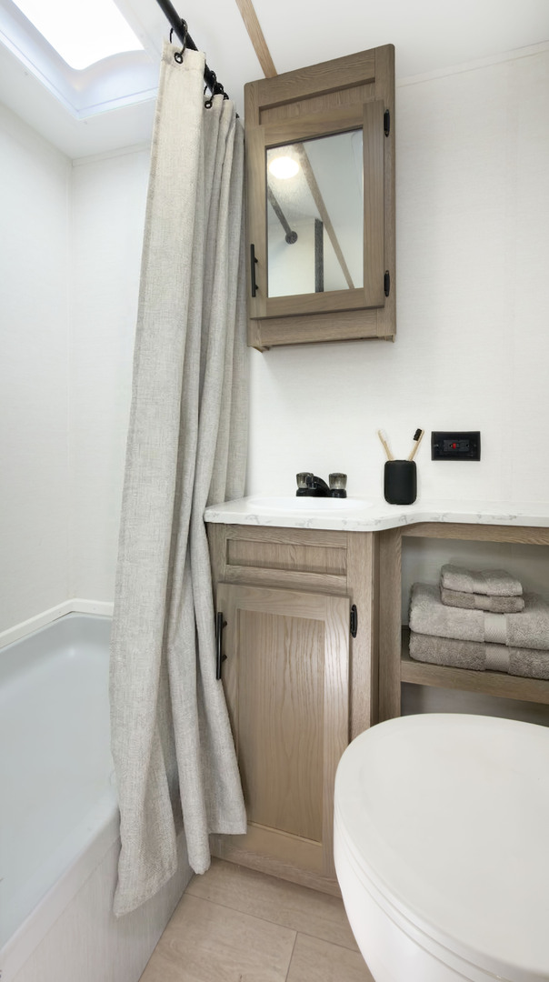 Gulf Stream Innsbruck Lite 18QB Image